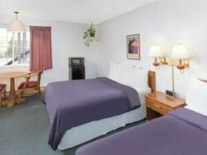 Гостиница Redwood Inn в Кресент Сити