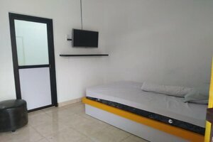 Гостиница Oyo 90699 Yellow White Guesthouse Palu в Палу