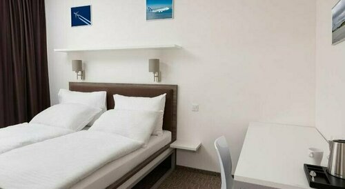 Гостиница Sky Hotel Prague в Гостивице