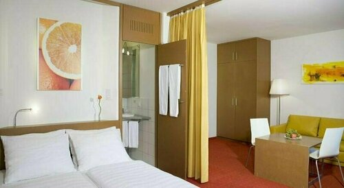 Гостиница Hotel Orange Wings Wiener Neustadt в Винер-Нойштадте