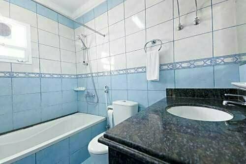 Гостиница Oyo 125 Manam Sohar Hotel Apartments в Сухаре