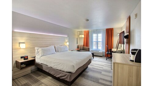Гостиница Holiday Inn Express Hotel & Suites Milwaukee Airport, an Ihg Hotel в Ок Крике