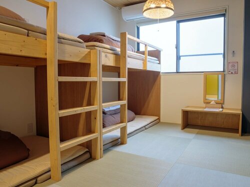 Внешний вид отеля J-Hoppers Osaka Universal - Hostel в Осаке, фото 2