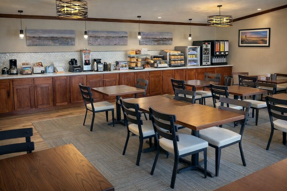 Фото Fireside Inn & Suites