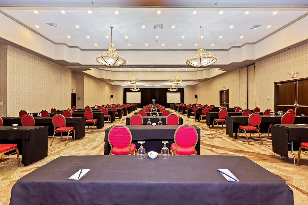 Фото Doubletree by Hilton Whittier Los Angeles