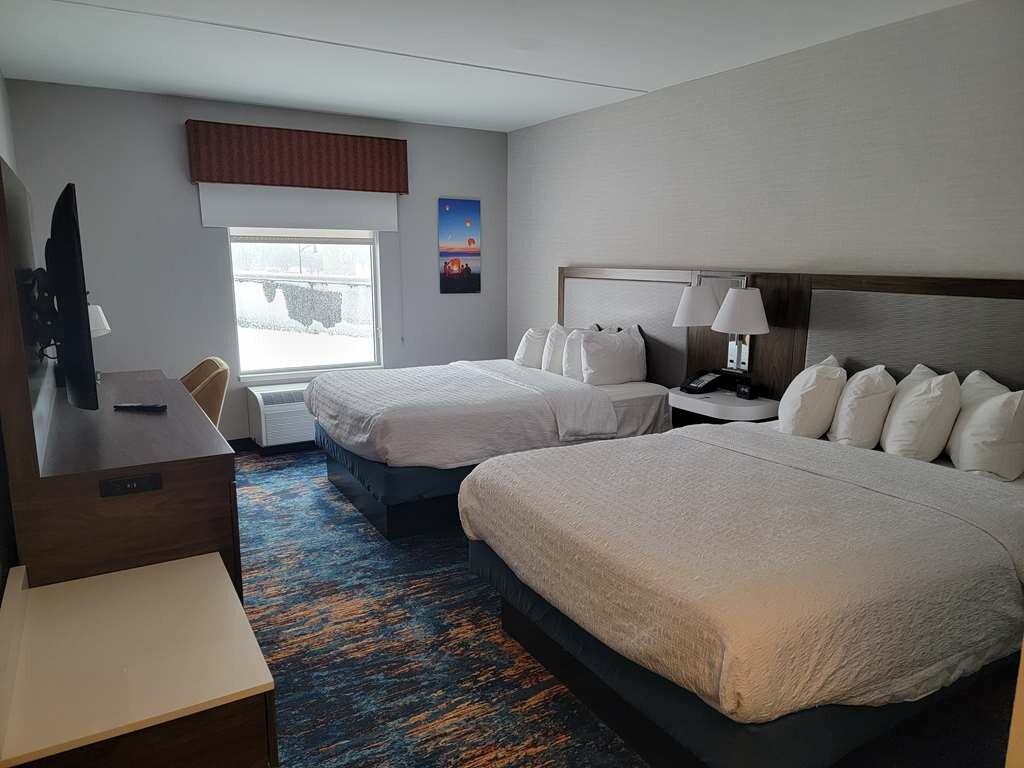 Фото Hampton Inn & Suites Erie Bayfront