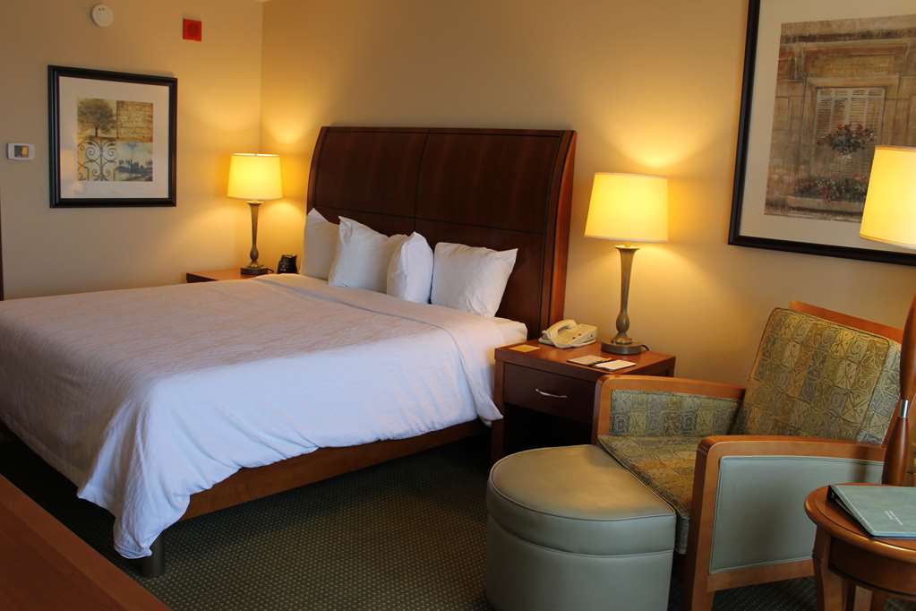 Фото Hilton Garden Inn Addison