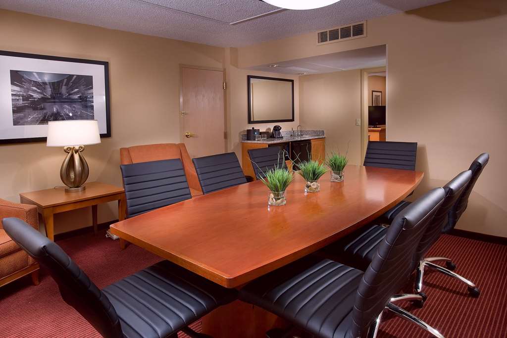 Фото Embassy Suites Hotel Kansas City - International Airport