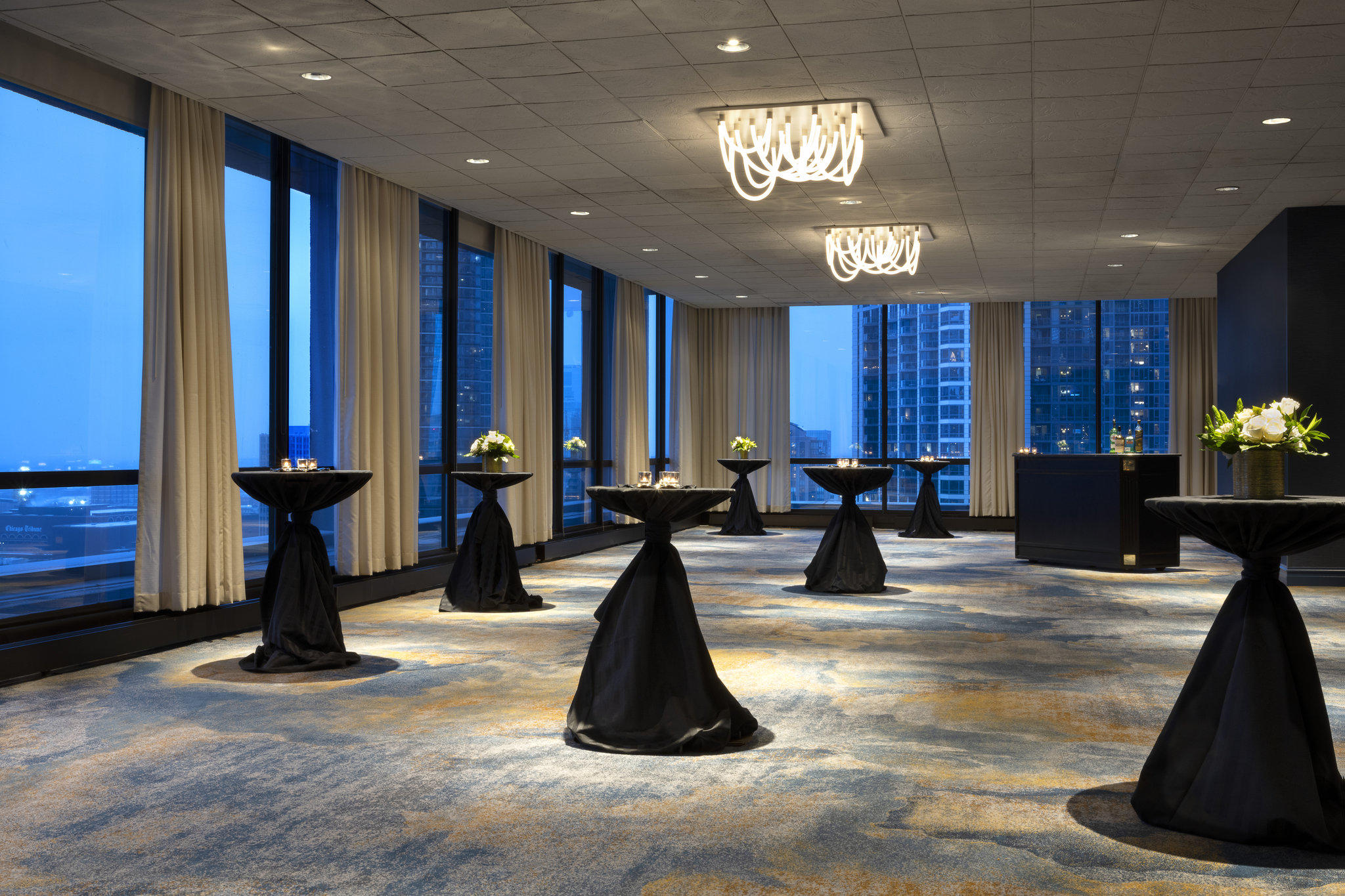 Фото Holiday Inn Chicago Dwtn Wolf Point, an Ihg Hotel