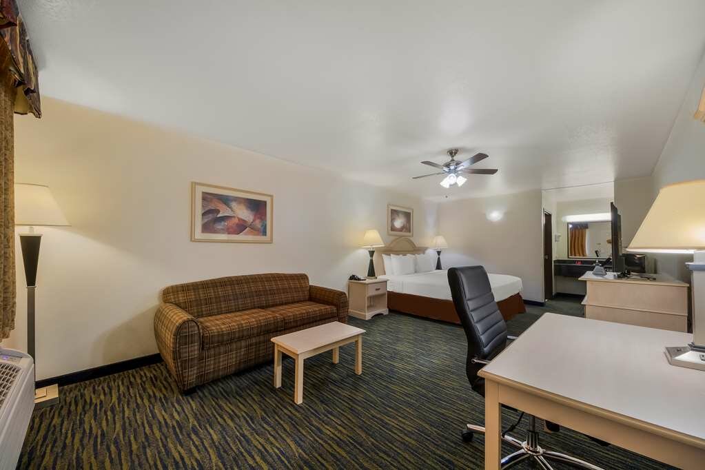 Фото SureStay Hotel by Best Western Falfurrias