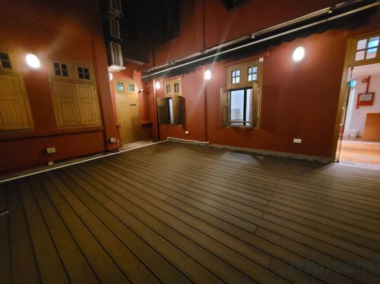 Фото Wink at Upper Cross Street