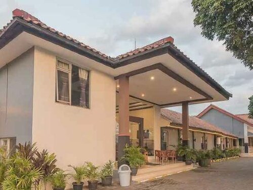 Гостиница Hotel Pondok Dewi в Субанге