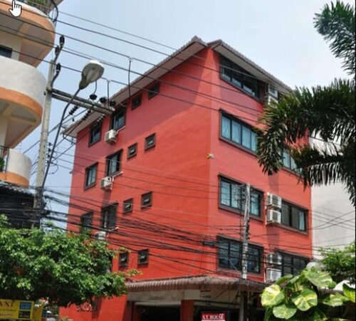 St House
