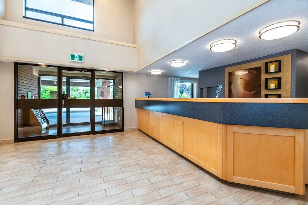 Фото Comfort Inn Hwy 401