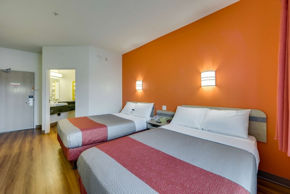 Фото Motel 6 - Toronto - Brampton