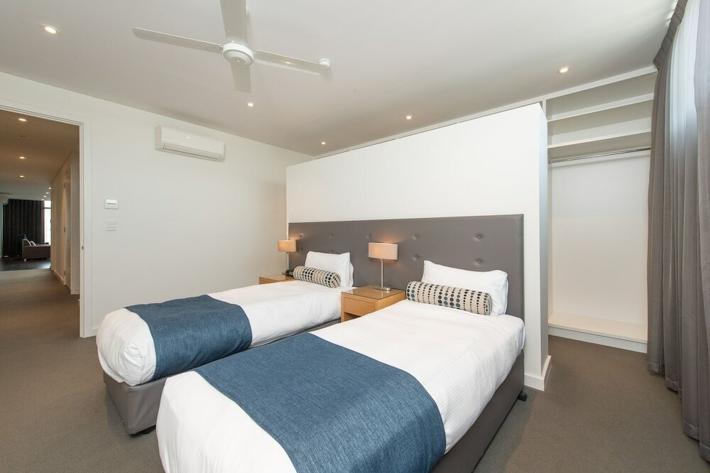 Фото Mawson Lakes Hotel & Function Centre