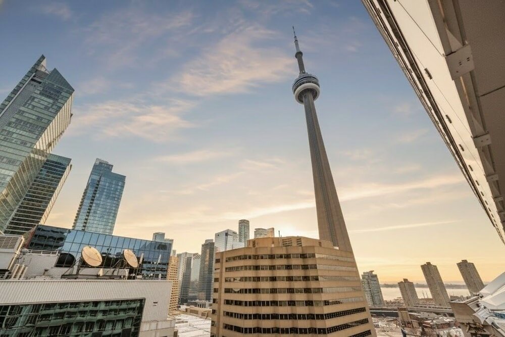 Фото Life Suites Loft - Cn Tower