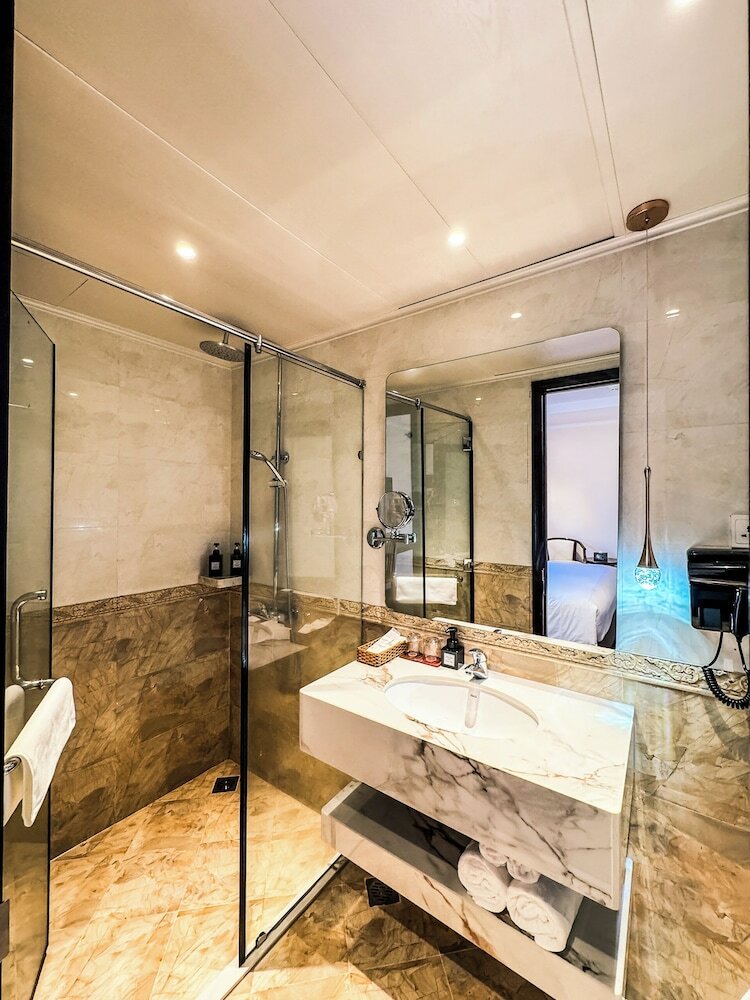 Фото Bon Ami Hotel