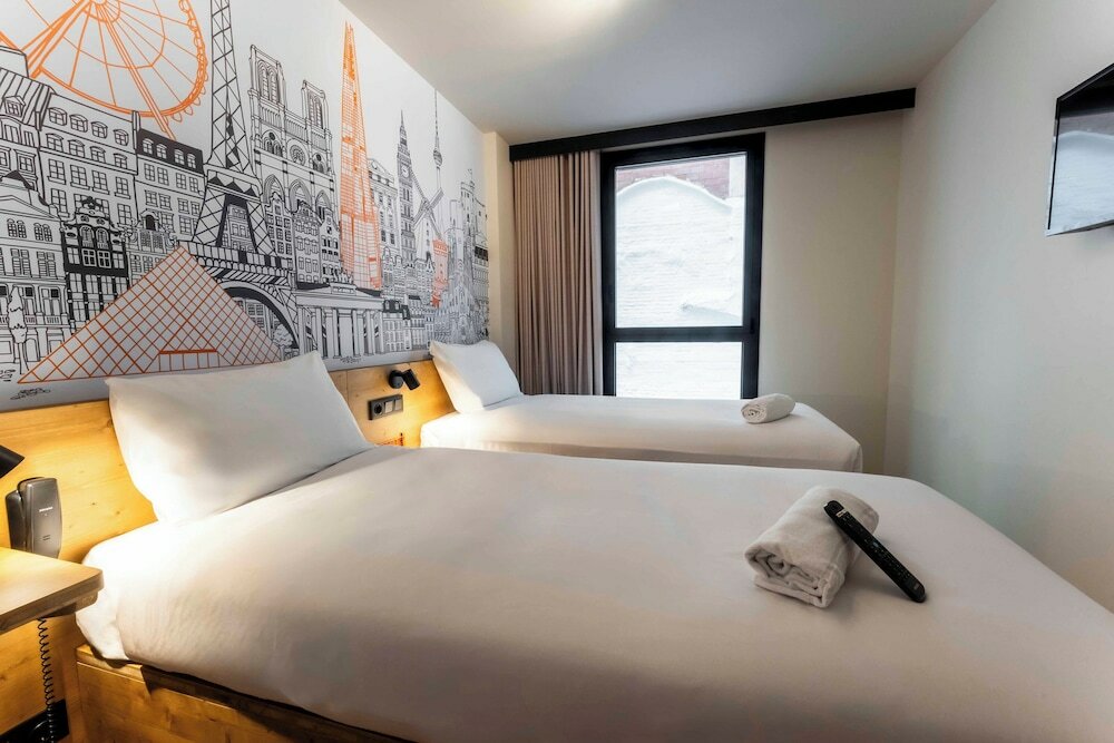 Фото EasyHotel Barcelona La Sagrera