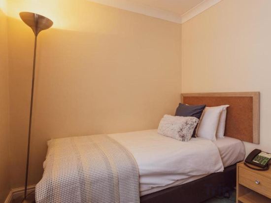 Фото Gardens Hotel