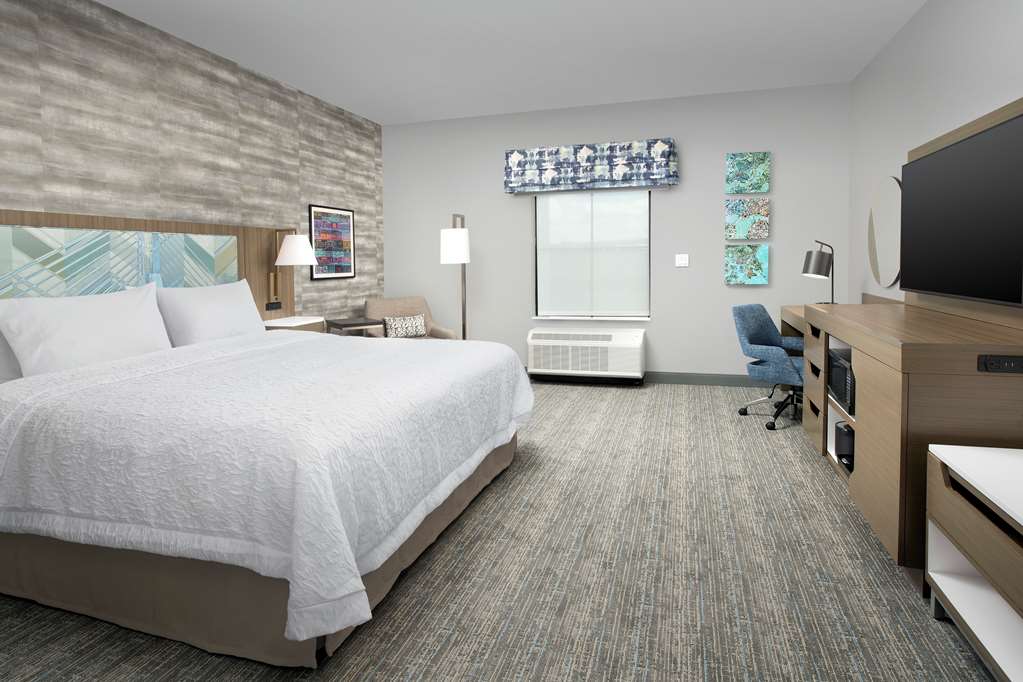 Фото Hampton Inn Boston Logan Airport Chelsea