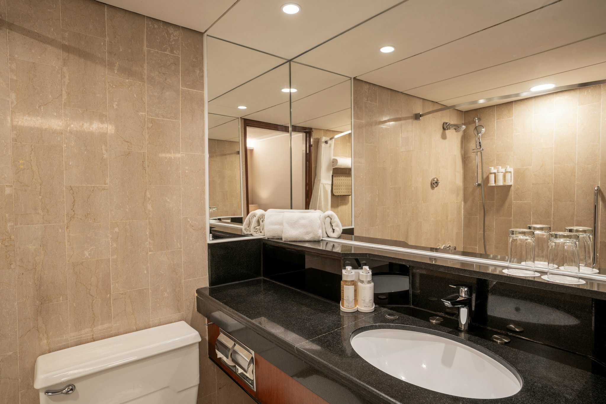 Фото Holiday Inn Golden Mile Hong Kong