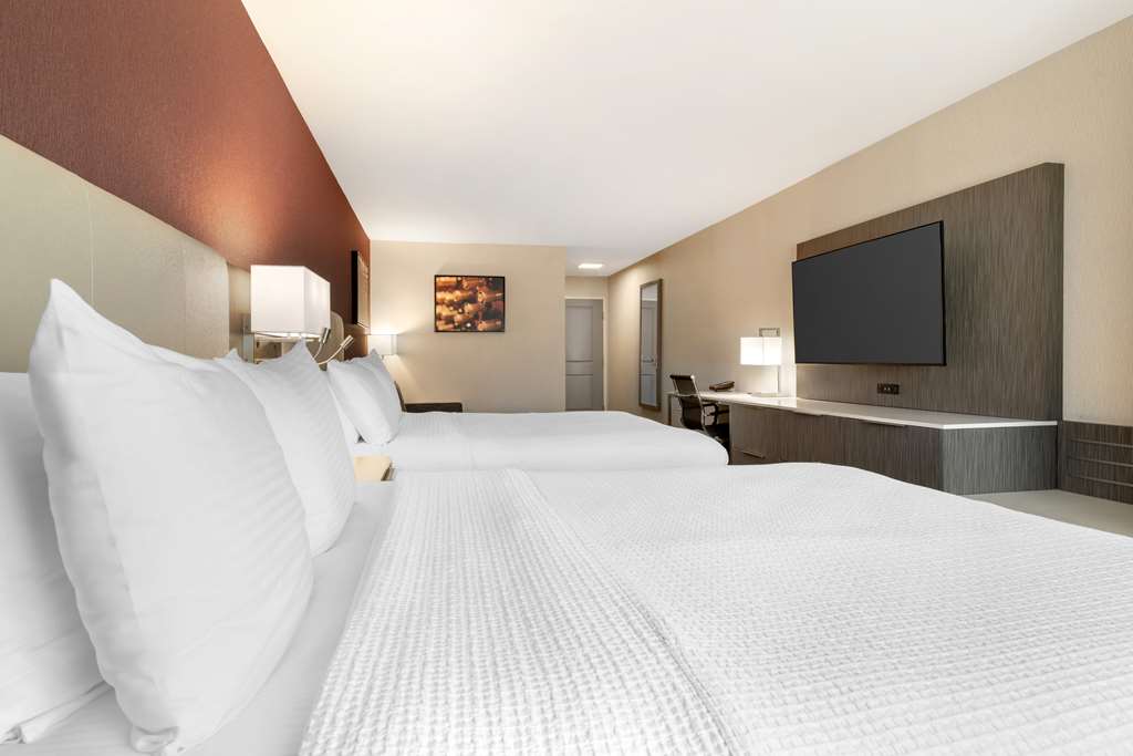 Фото Best Western Plus Temecula Wine Country Hotel &Suites