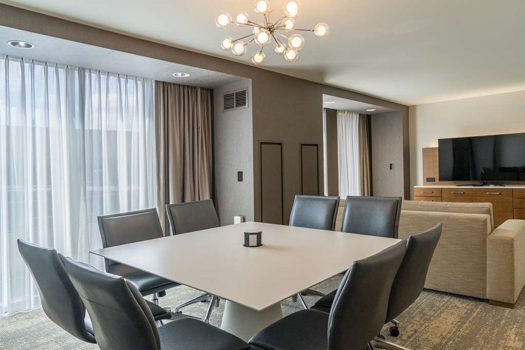 Фото Hilton Columbus Downtown