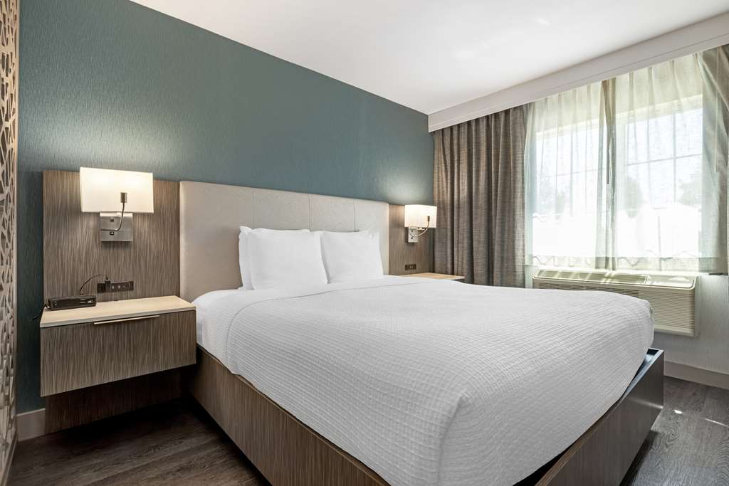 Фото Best Western Plus Temecula Wine Country Hotel &Suites