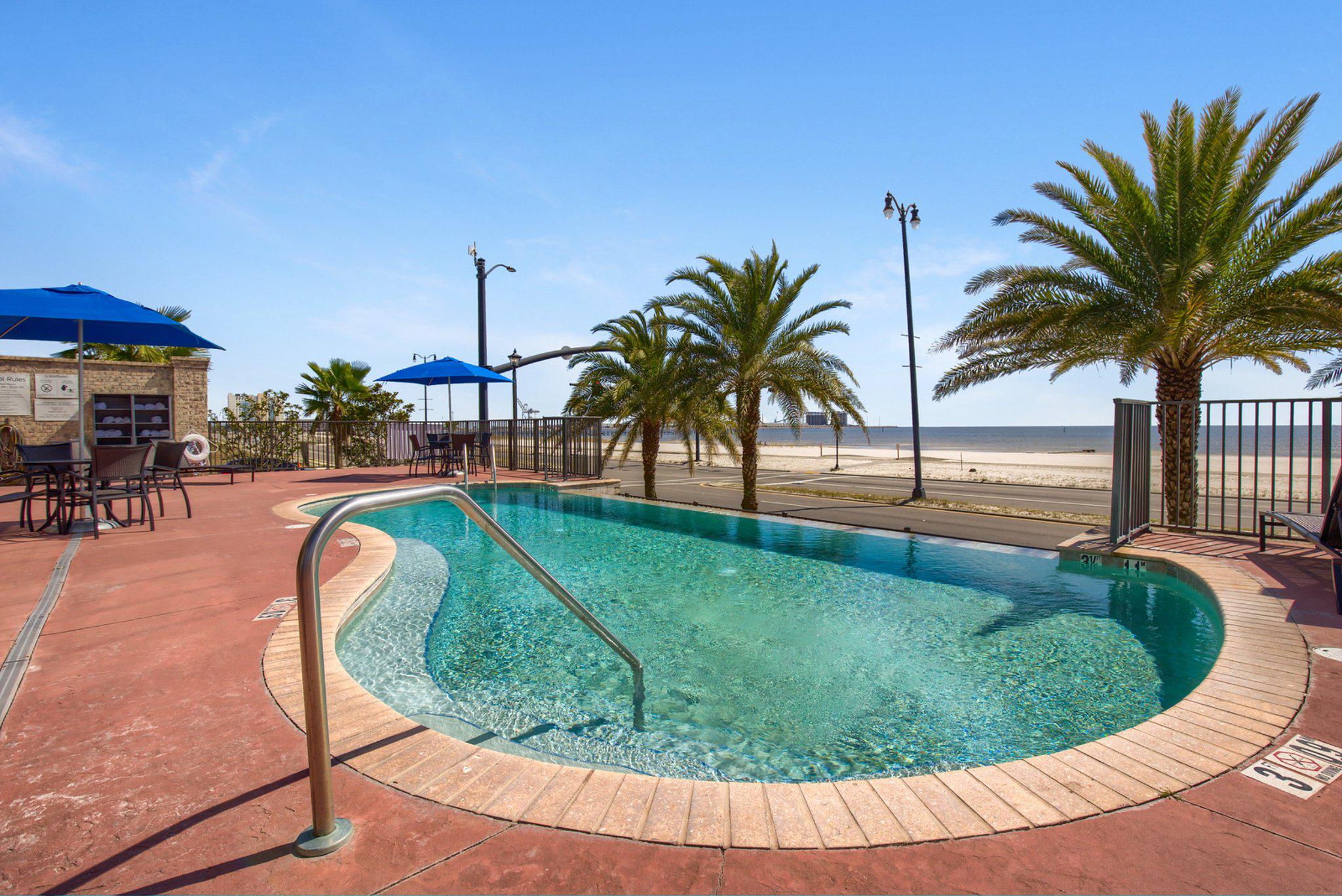 Фото Holiday Inn Express Gulfport Beach, an Ihg Hotel
