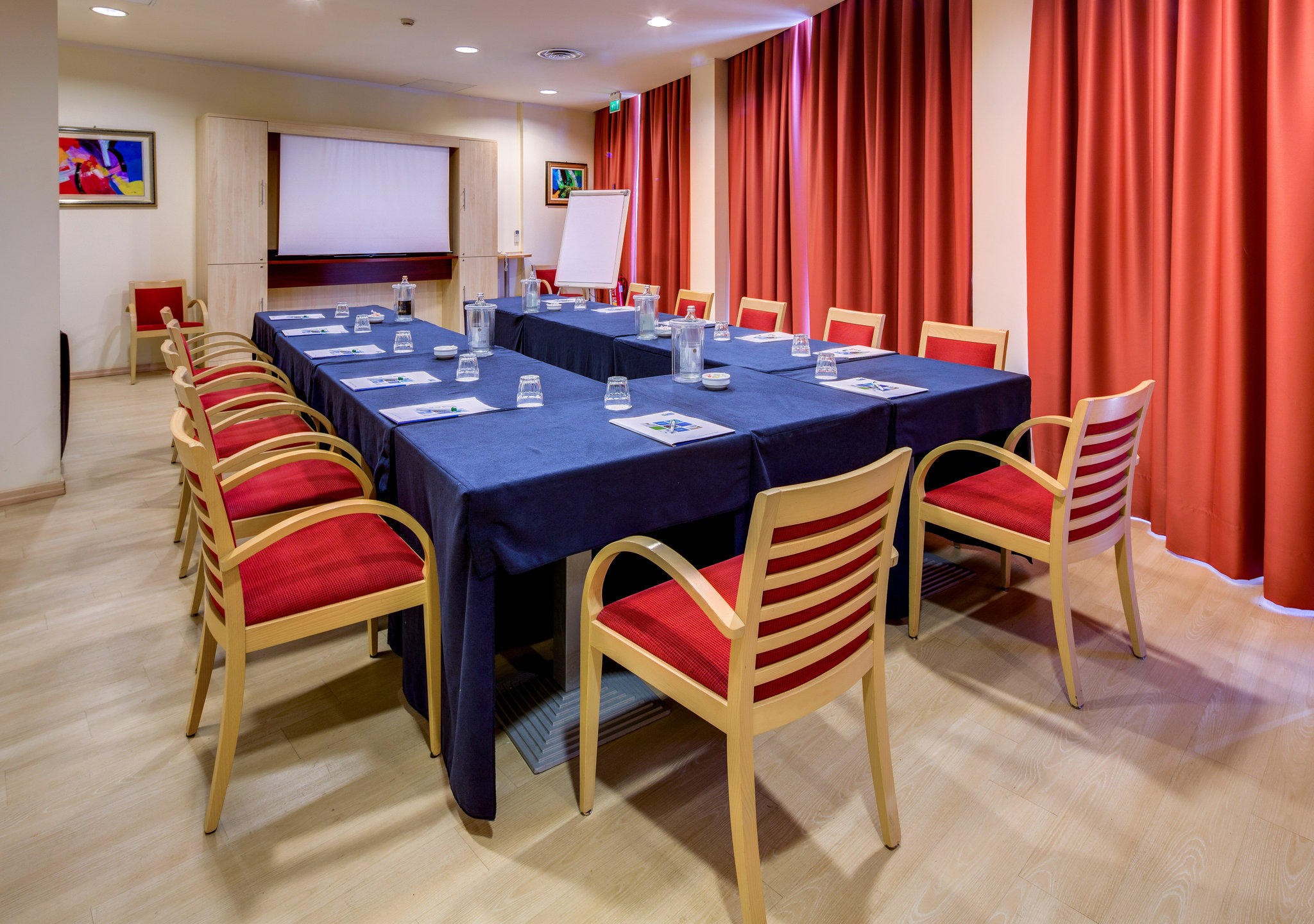Фото Holiday Inn Express Parma