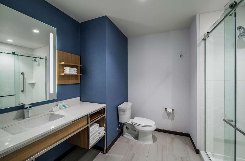 Фото Hilton Garden Inn Winnipeg South