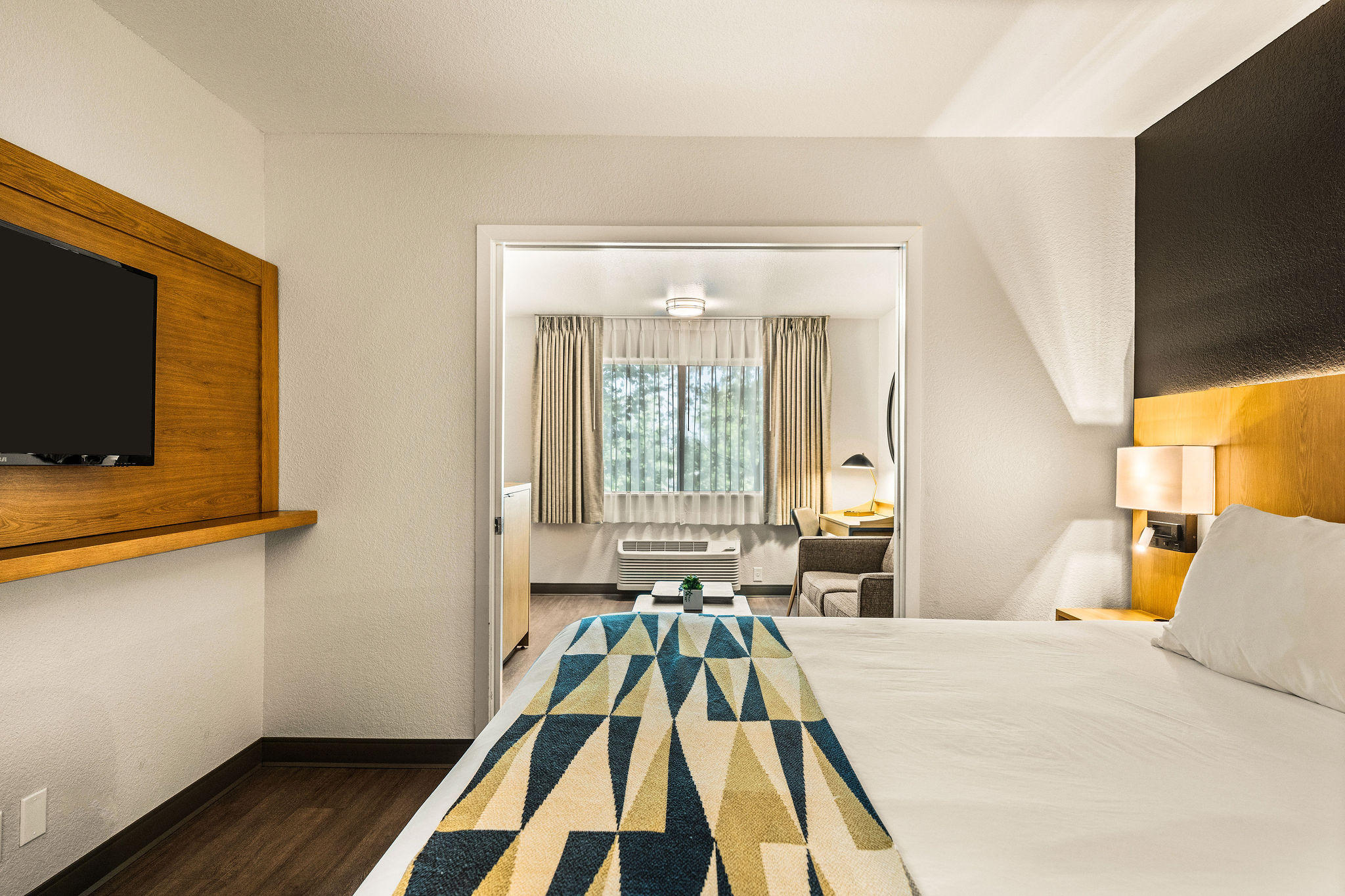 Фото Oxford Suites Redding