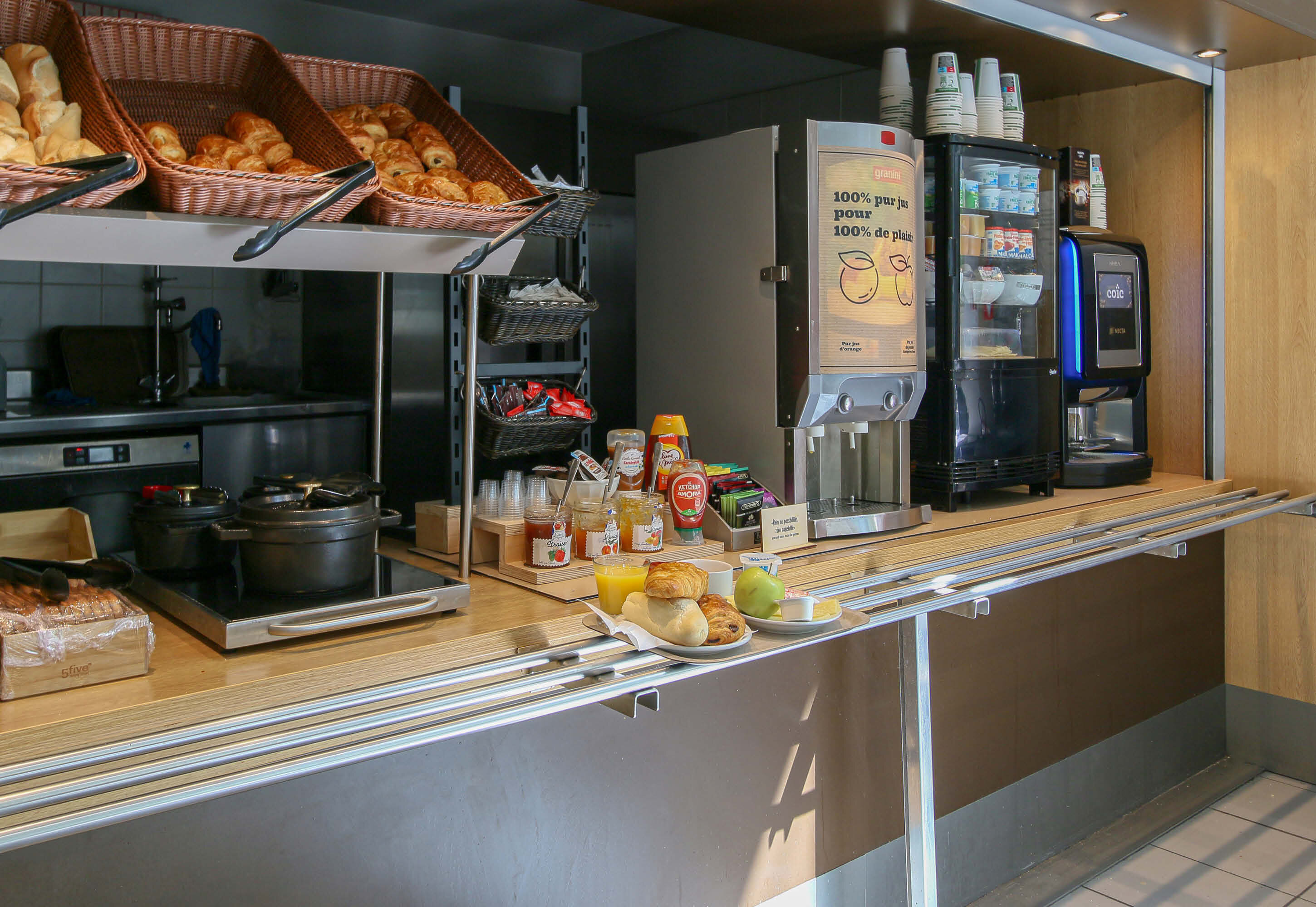 Фото B&B Hôtel Marseille Euromed