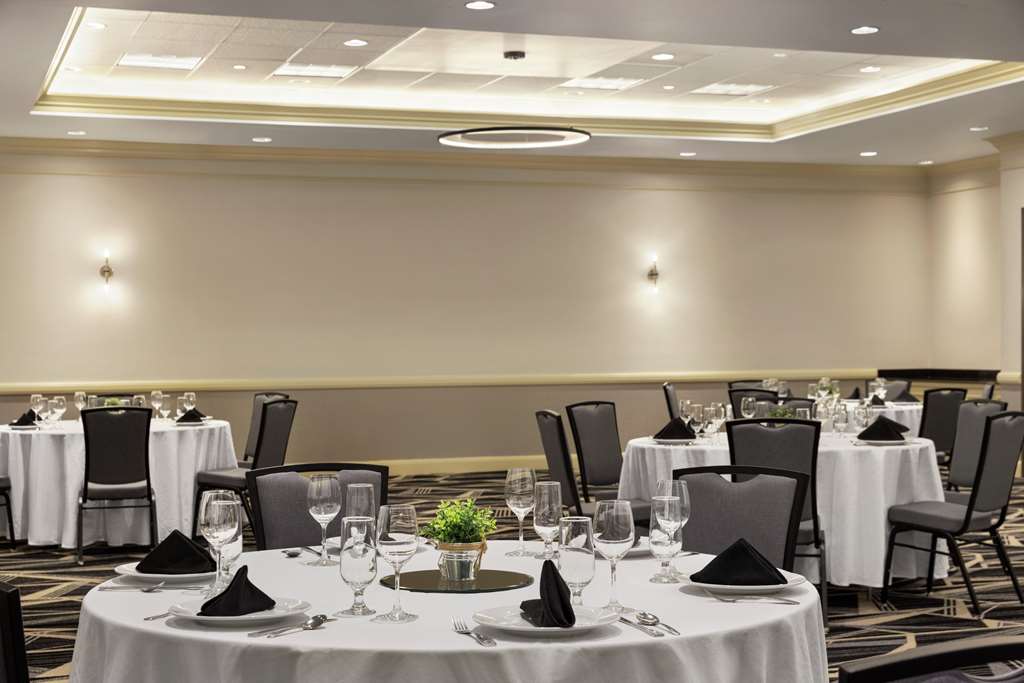 Фото Embassy Suites by Hilton Denver International Airport