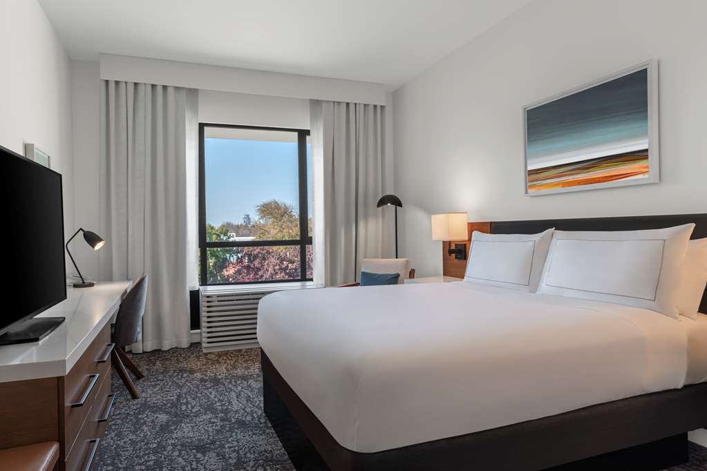 Фото The Fort Sutter Sacramento, Tapestry Collection by Hilton
