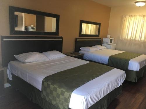 Фото El Cajon Inn & Suites