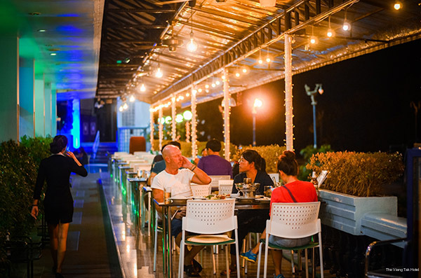 Фото The Viangtak Riverside Hotel