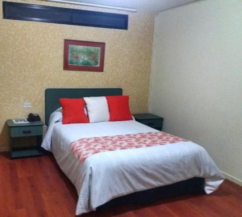 Фото Hotel Bombuscaro