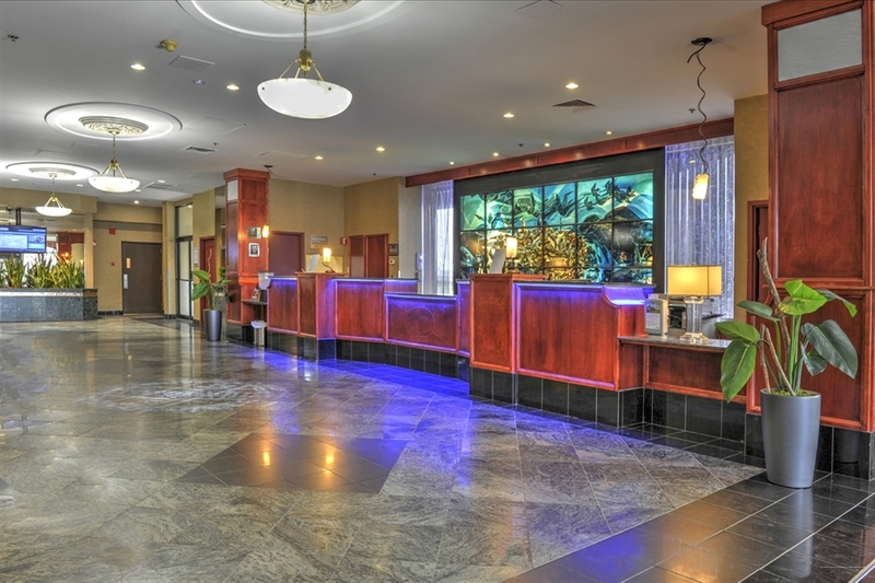 Фото Travelodge by Wyndham Hotel & Convention Centre Quebec City