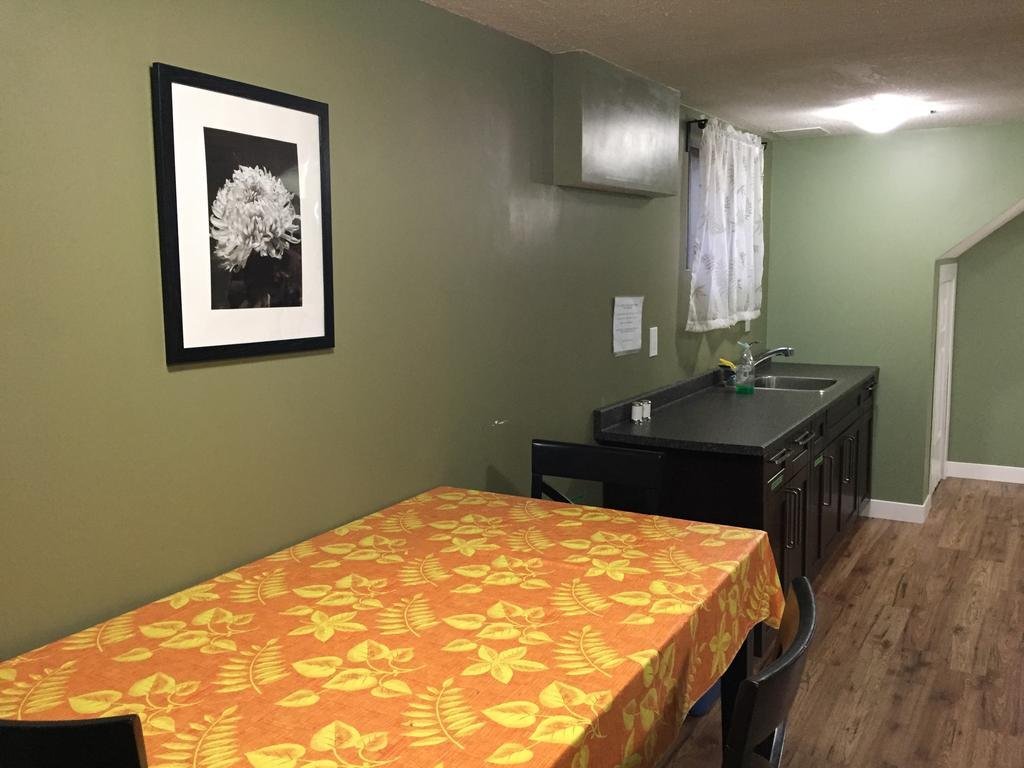 Фото Private Rooms in Central Edmonton