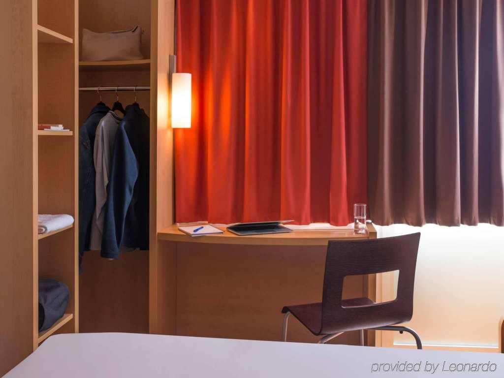 Фото Ibis Nantes Centre Gare Sud 