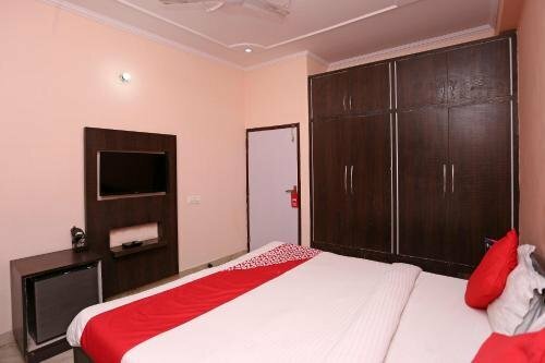 Гостиница Oyo 5258 Ronak Guest House в Гургаоне