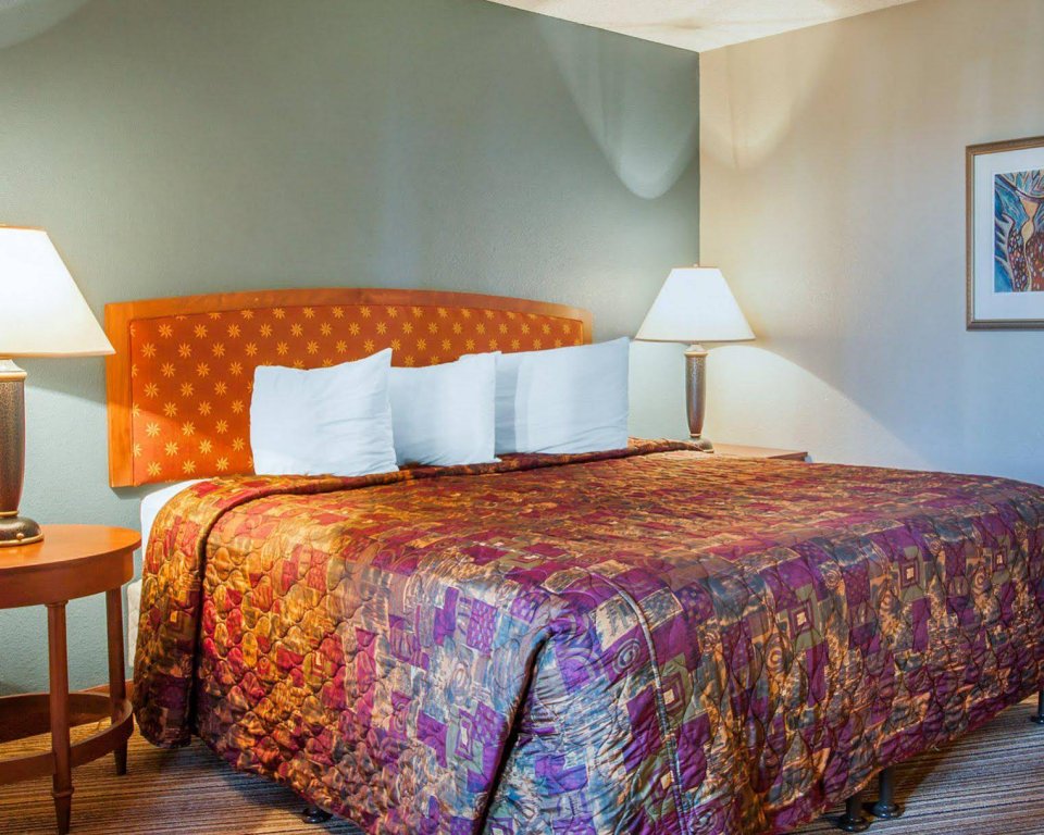 Фото Rodeway Inn Portland Airport Hotel