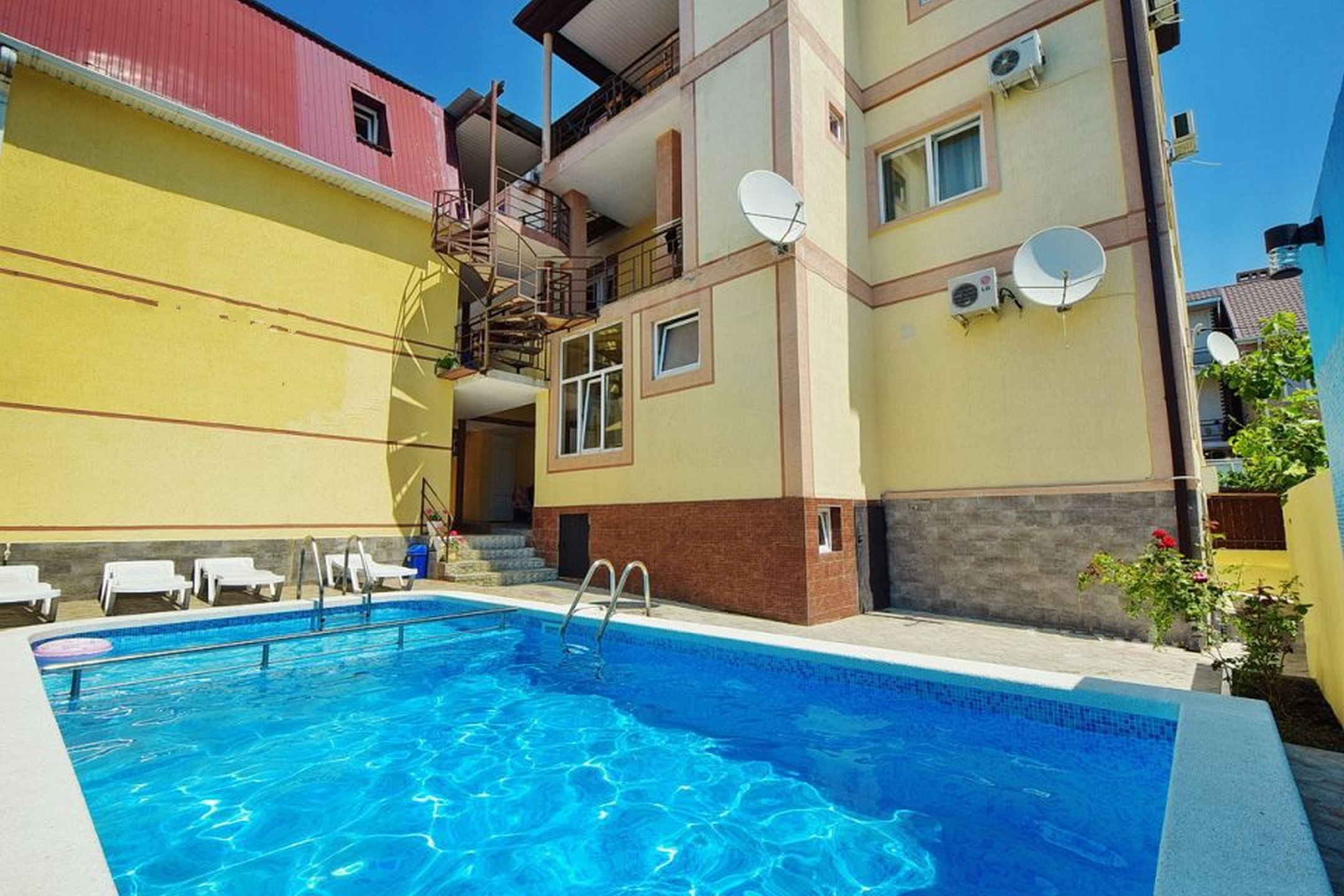 Фото отеля 1