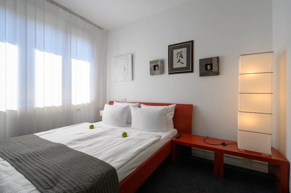 Фото Hotel H. E. Y. M. A. N. N.