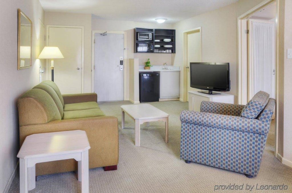 Фото Quality Suites Laval