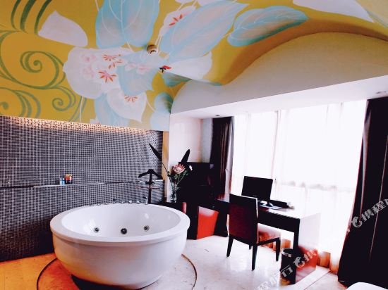 Фото Yiwu Wendemu International Hotel