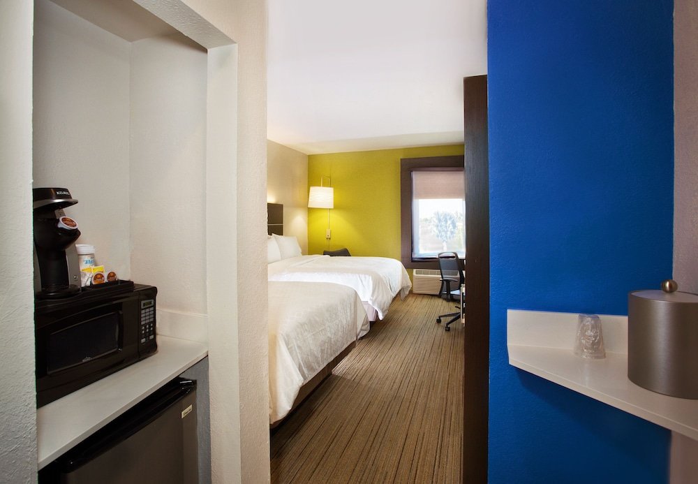 Фото Holiday Inn Express & Suites Port Charlotte, an Ihg Hotel