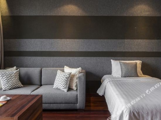 Фото LUXX Langsuan Hotel